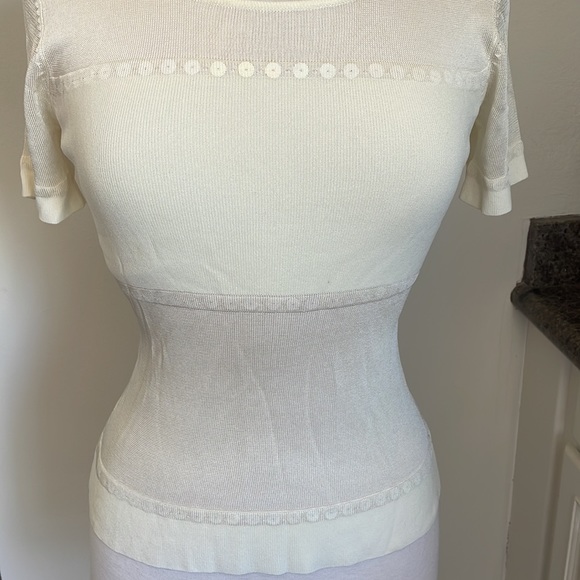 A nice top detailed with beads.  Perfect with jeans - Picture 2 of 4